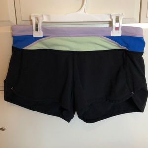 Black lulu shorts!